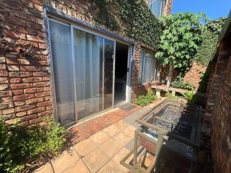 7 Bedroom Property for Sale in Van Der Hoff Park North West